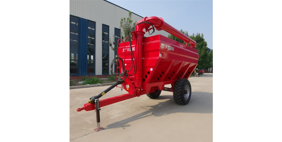 6方高炮运粮加肥机